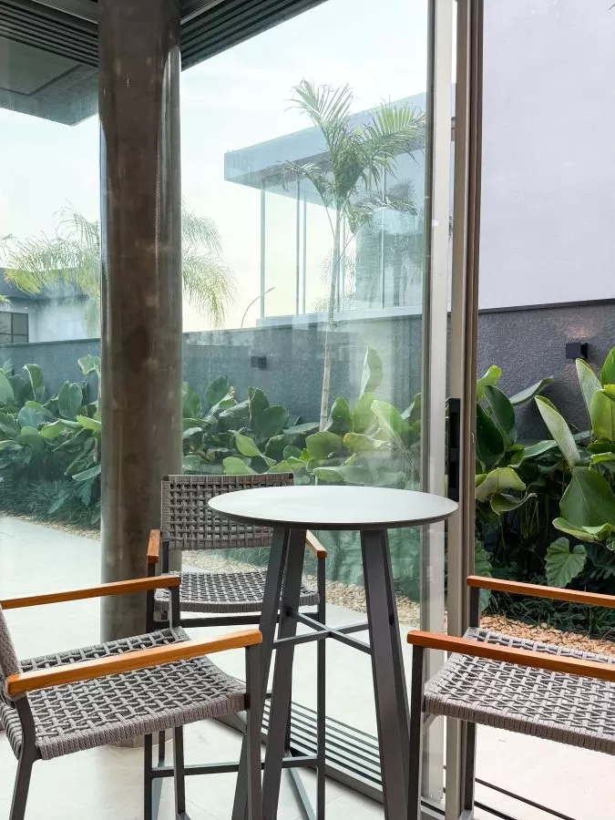 Casa Mobiliada à Venda com 4 suítes e área gourmet completa com piscina, 400m² no Condomínio Alphaville Nova Esplanada 4 em Votorantim/SP