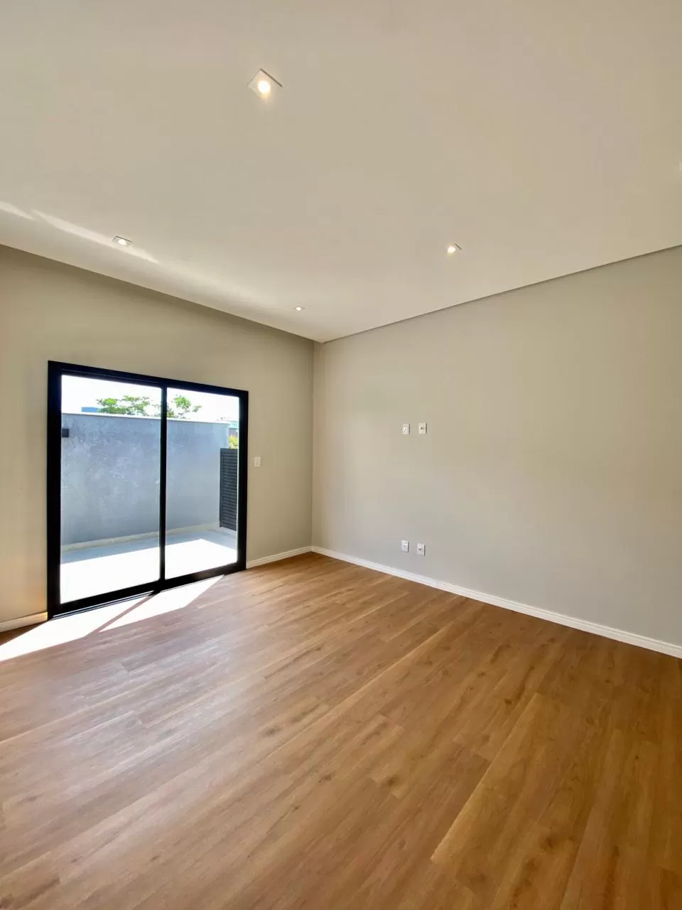 Casa de Alto Padrão à Venda com 3 suítes, piscina e sala de cinema, 287m² no Condomínio Alphaville Nova Esplanada 4 em Votorantim/SP