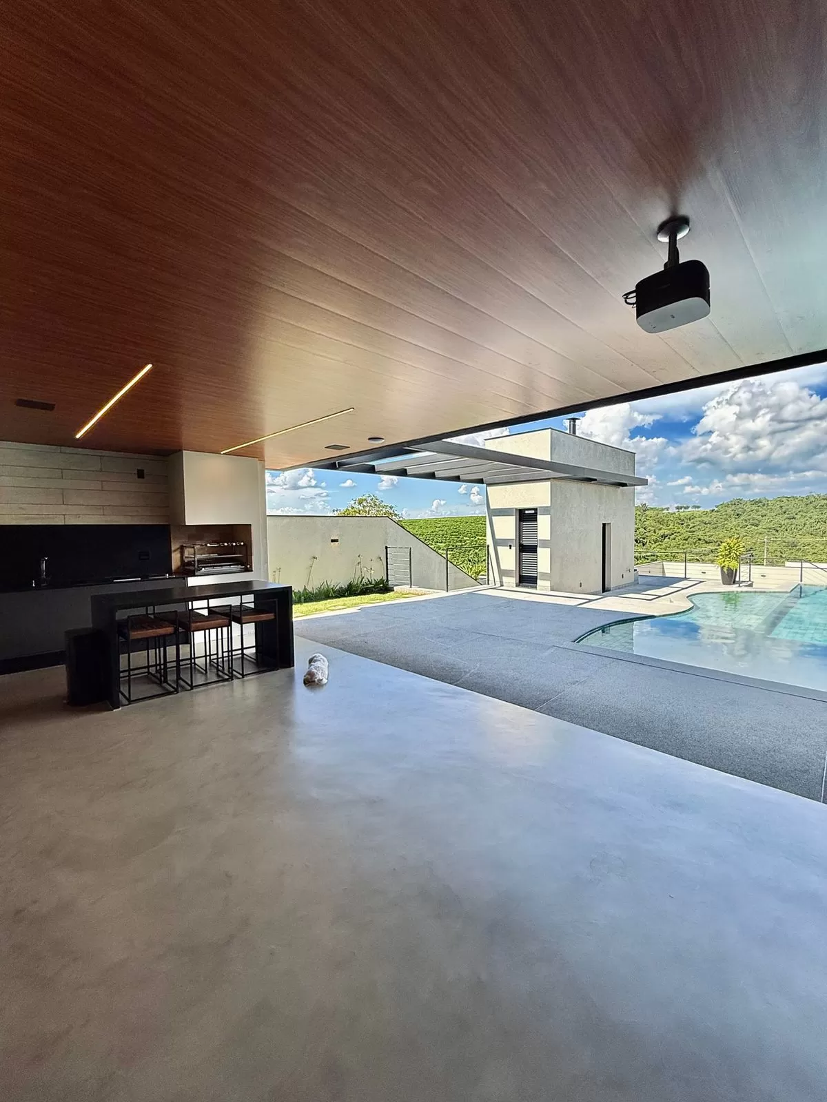 Casa Mobiliada à Venda com vista permanente para área preservada e quadra de beach tennis, 460m² no Condomínio Fazenda Jequitibá em Sorocaba/SP