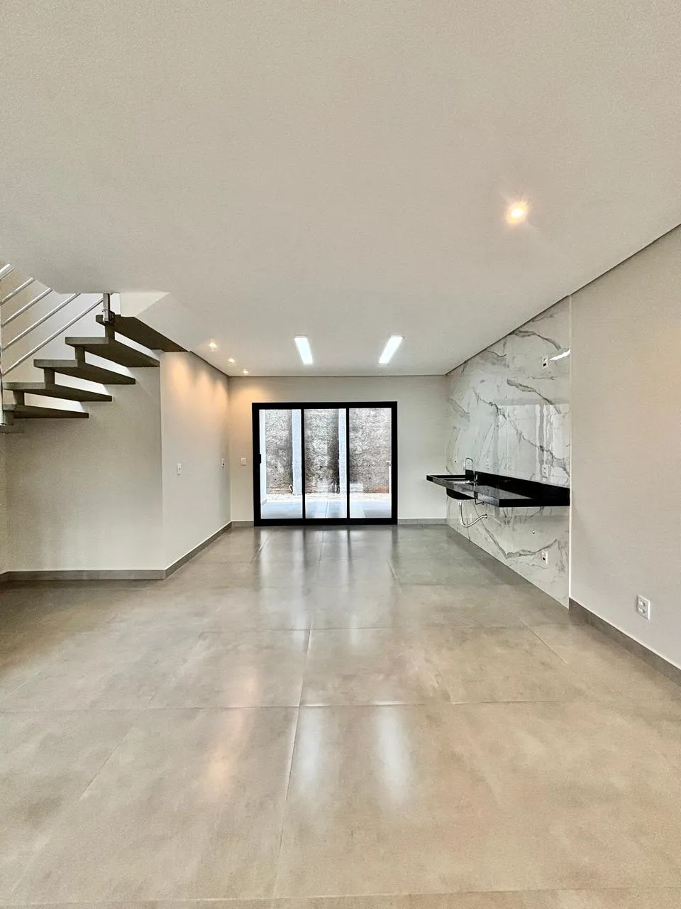 Sobrado à Venda com 3 dormitórios e área gourmet com churrasqueira, 140m² no Condomínio Vale Azul em Votorantim/SP