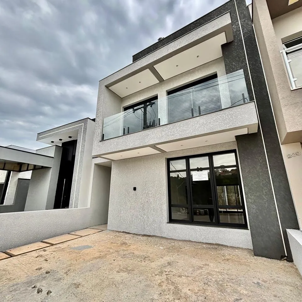 Sobrado à Venda com 3 dormitórios e área gourmet com churrasqueira, 140m² no Condomínio Vale Azul em Votorantim/SP