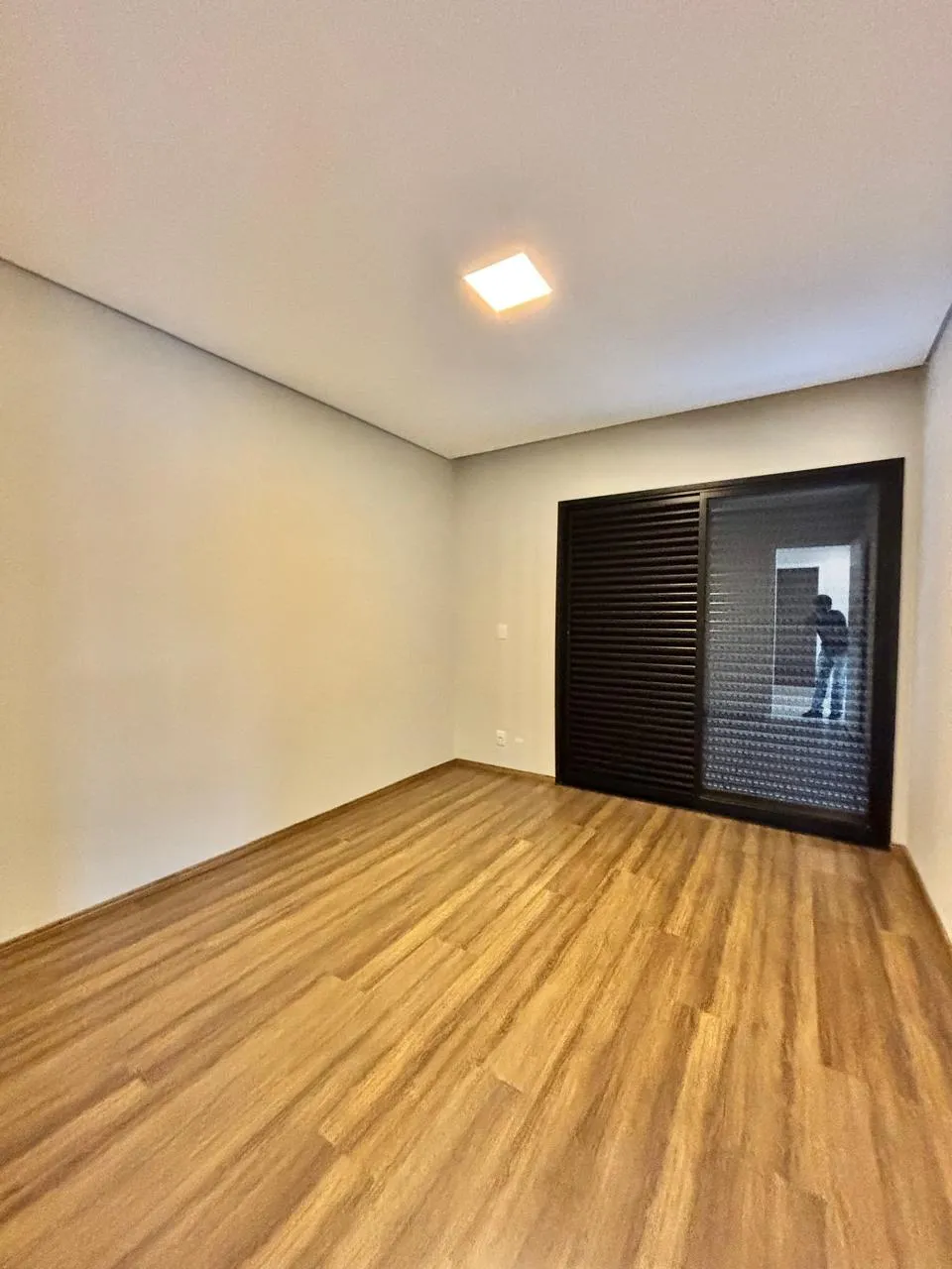 Sobrado à Venda com 3 dormitórios e área gourmet com churrasqueira, 140m² no Condomínio Vale Azul em Votorantim/SP