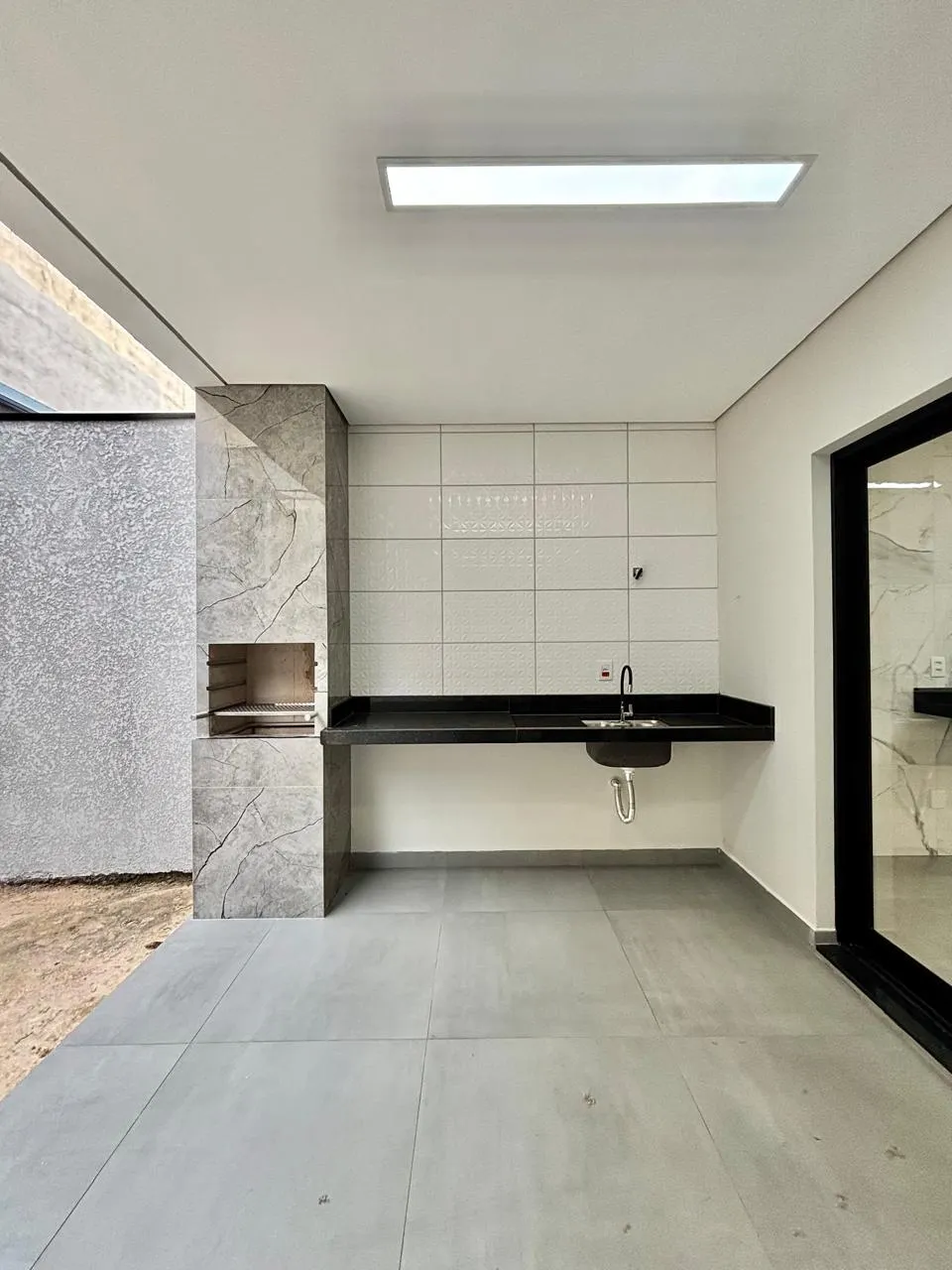 Sobrado à Venda com 3 dormitórios e área gourmet com churrasqueira, 140m² no Condomínio Vale Azul em Votorantim/SP