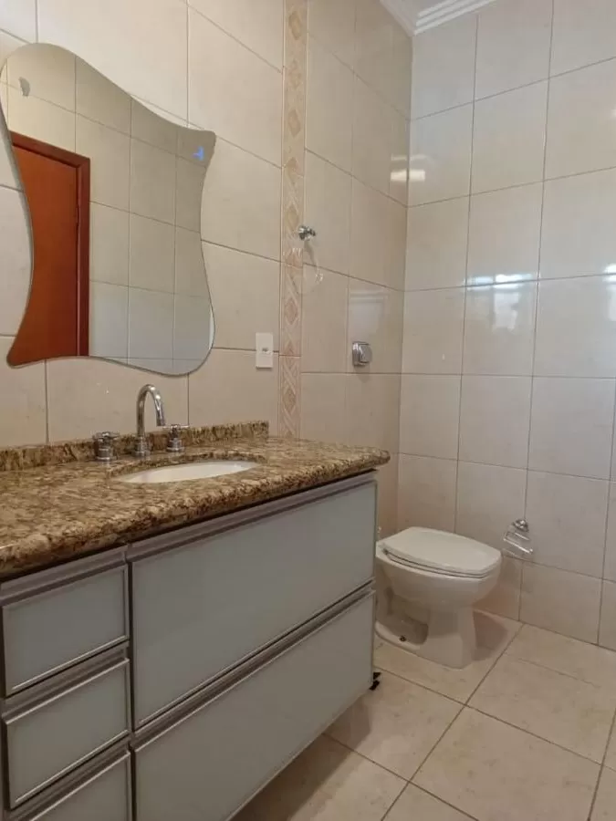 Casa à Venda e Locação com 3 suítes, sala de TV, escritório, academia e gourmet com piscina, 498m² no Condomínio Village Saint Claire em Sorocaba/SP