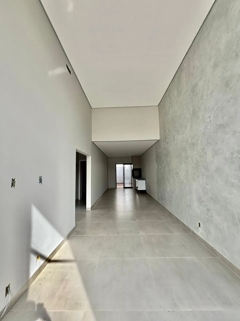Casa Térrea à Venda com 3 dormitórios e quintal nos fundos, 99m² no Condomínio Vale Azul em Votorantim/SP