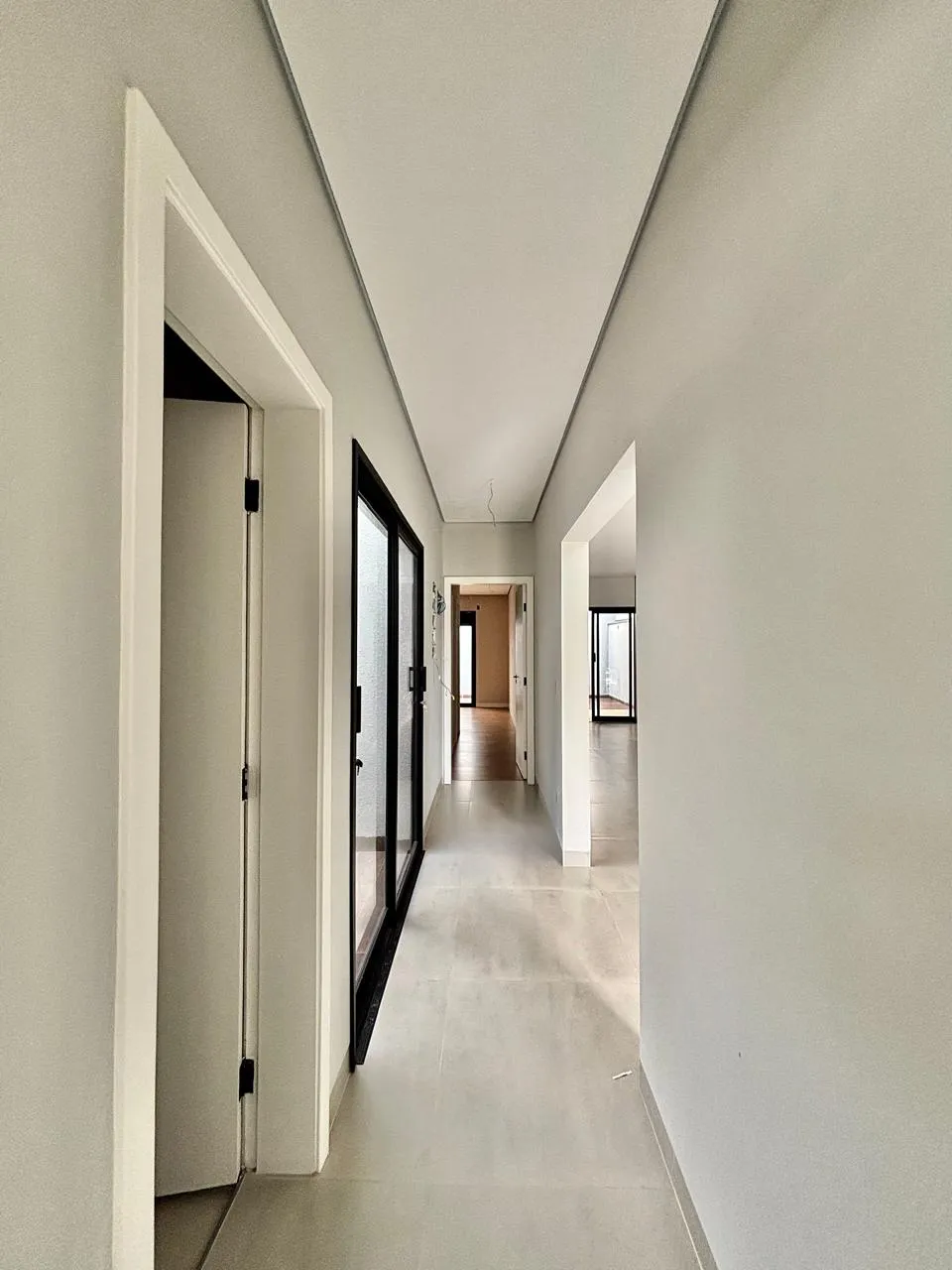 Casa Térrea à Venda com 3 dormitórios e quintal nos fundos, 99m² no Condomínio Vale Azul em Votorantim/SP