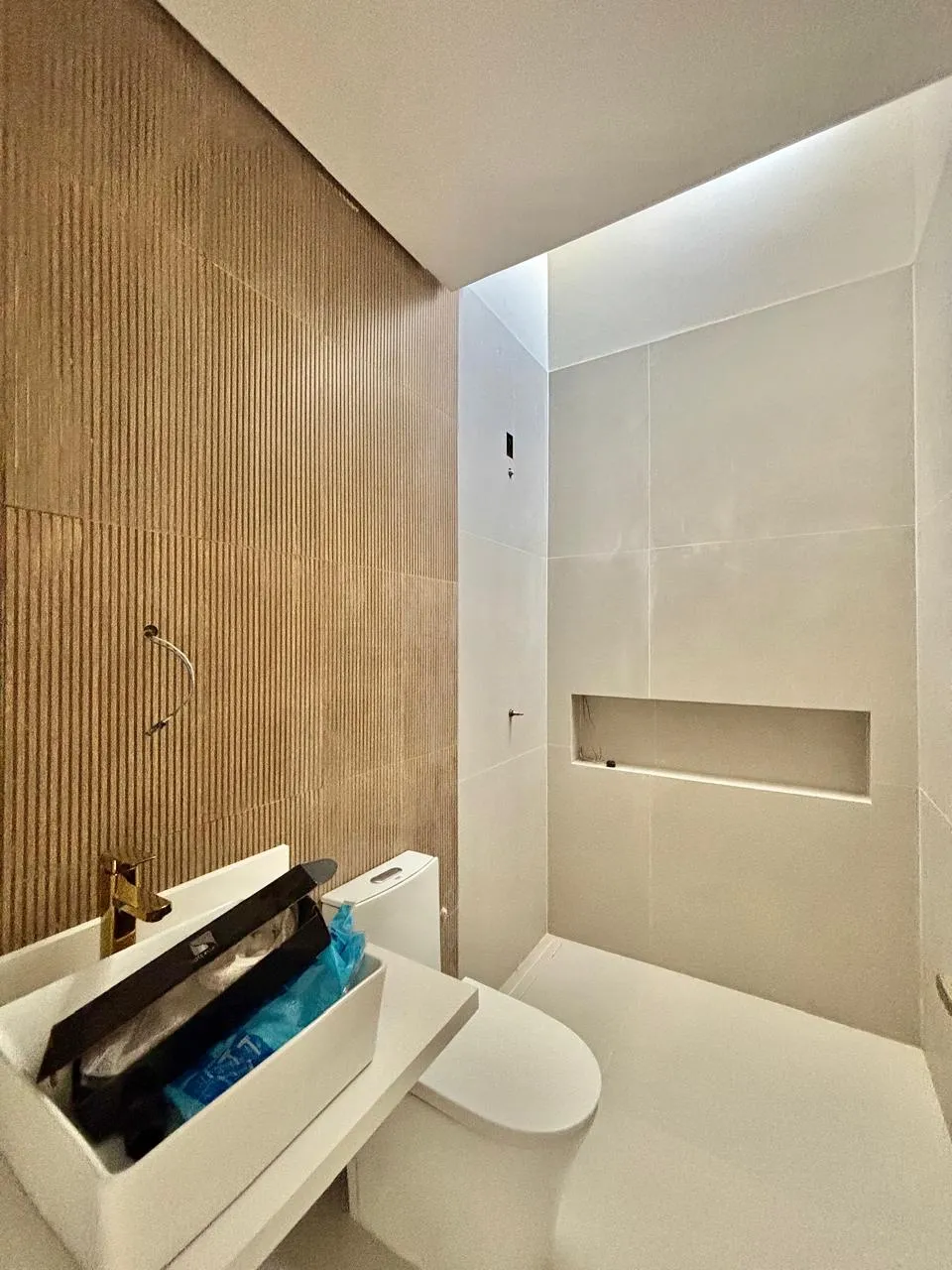 Casa Térrea à Venda com 3 dormitórios e quintal nos fundos, 99m² no Condomínio Vale Azul em Votorantim/SP