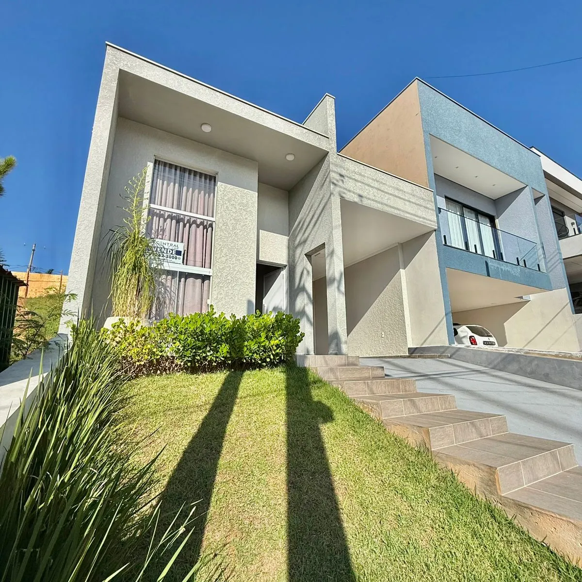 Casa Térrea à Venda com 2 dormitórios, área social integrada e quintal amplo no Condomínio Vale Azul em Votorantim/SP