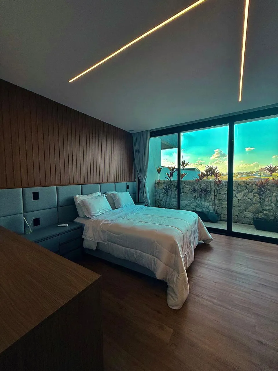 Sobrado à Venda com 4 suítes, ampla área gourmet com piscina e quadra de areia, 540m² no Condomínio Saint Patrick em Sorocaba/SP
