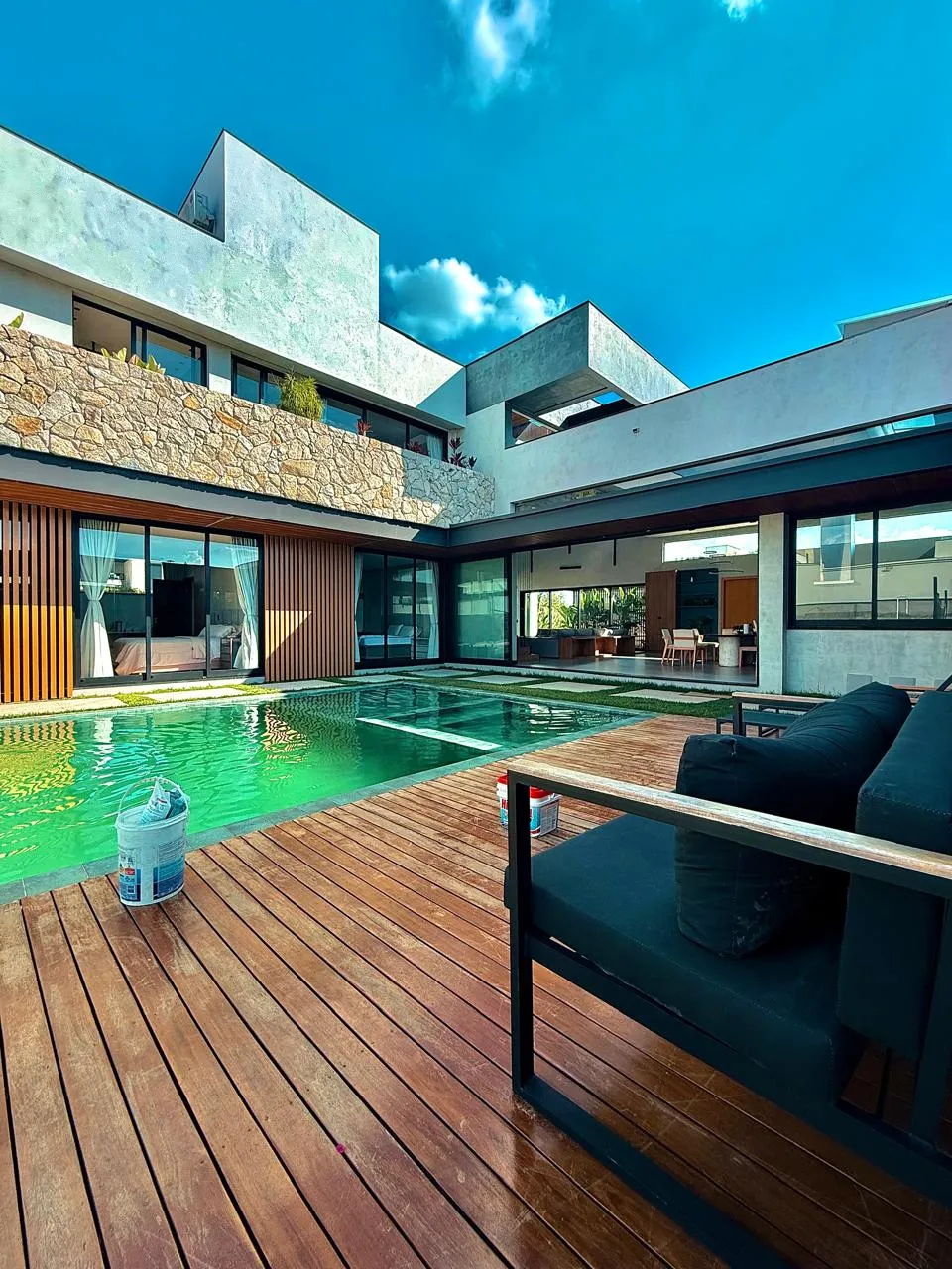 Sobrado à Venda com 4 suítes, ampla área gourmet com piscina e quadra de areia, 540m² no Condomínio Saint Patrick em Sorocaba/SP