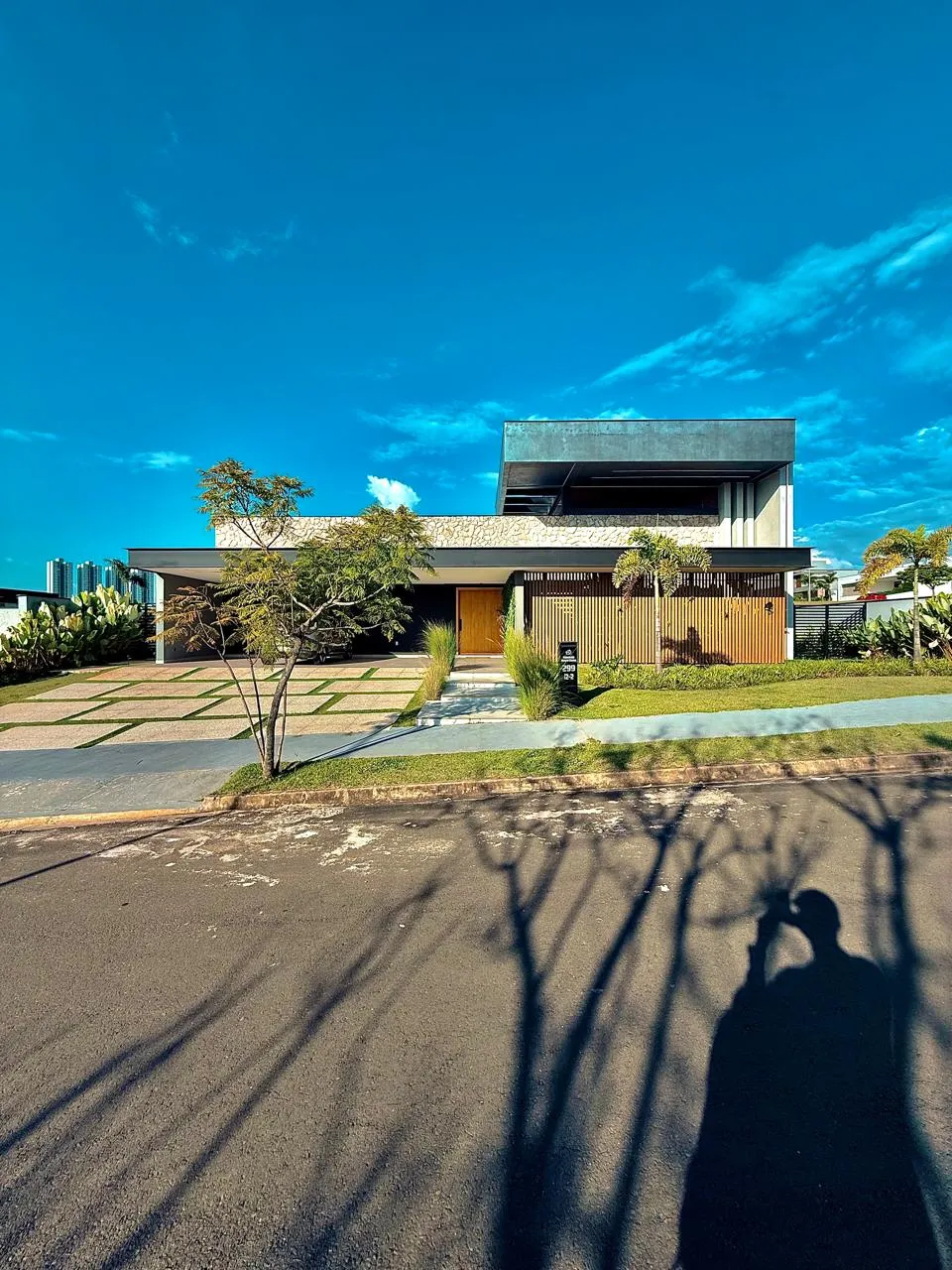 Sobrado à Venda com 4 suítes, ampla área gourmet com piscina e quadra de areia, 540m² no Condomínio Saint Patrick em Sorocaba/SP