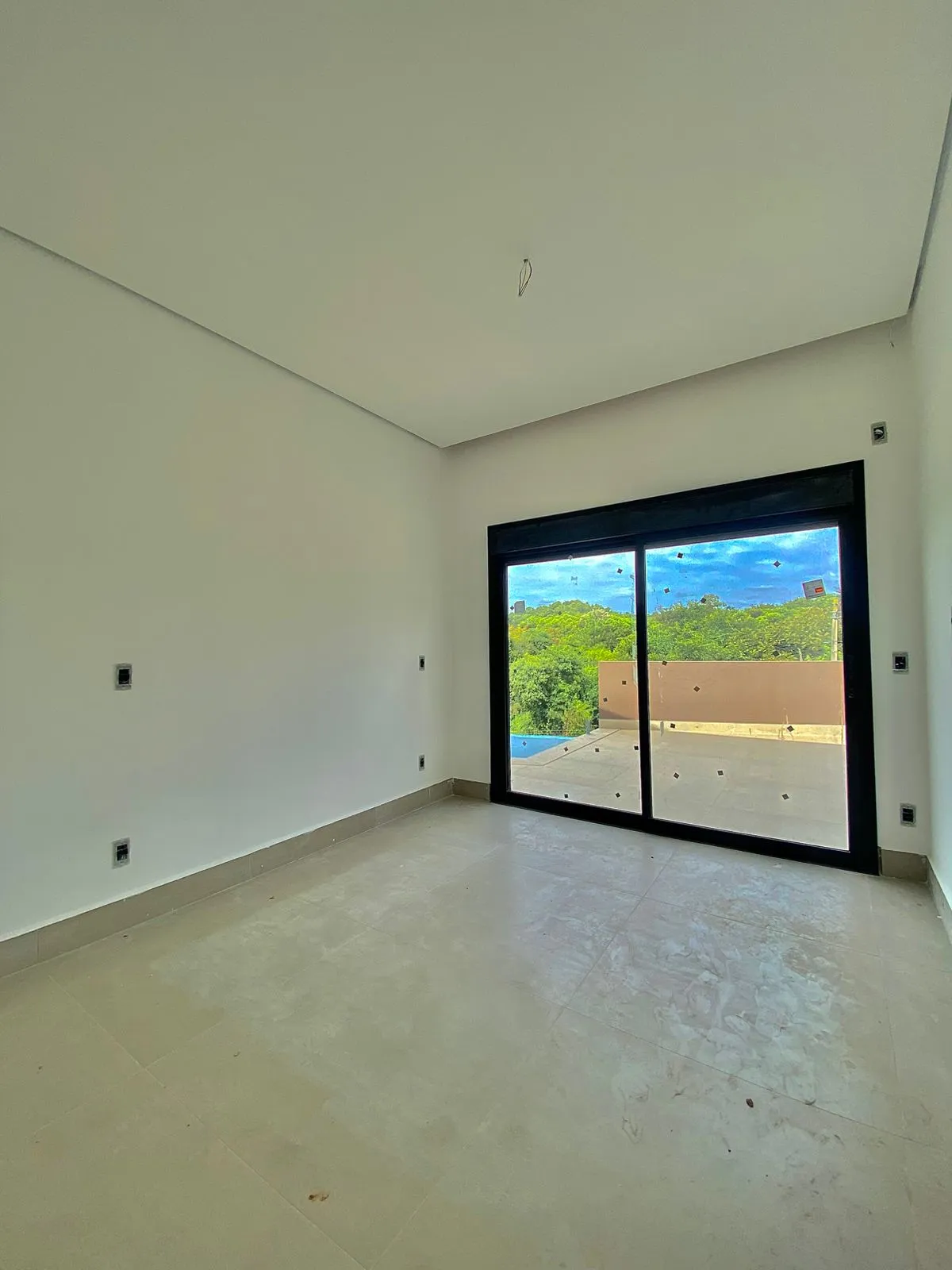 Casa de Alto Padrão à Venda com 3 suítes sendo 1 master e piscina com vista para área preservada, 256m² no Condomínio Renaissance em Sorocaba/SP