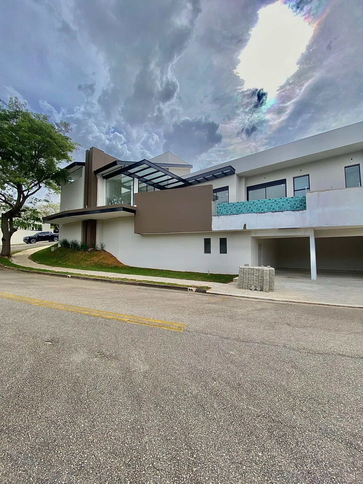 Casa de Alto Padrão à Venda com 3 suítes sendo 1 master e piscina com vista para área preservada, 256m² no Condomínio Renaissance em Sorocaba/SP