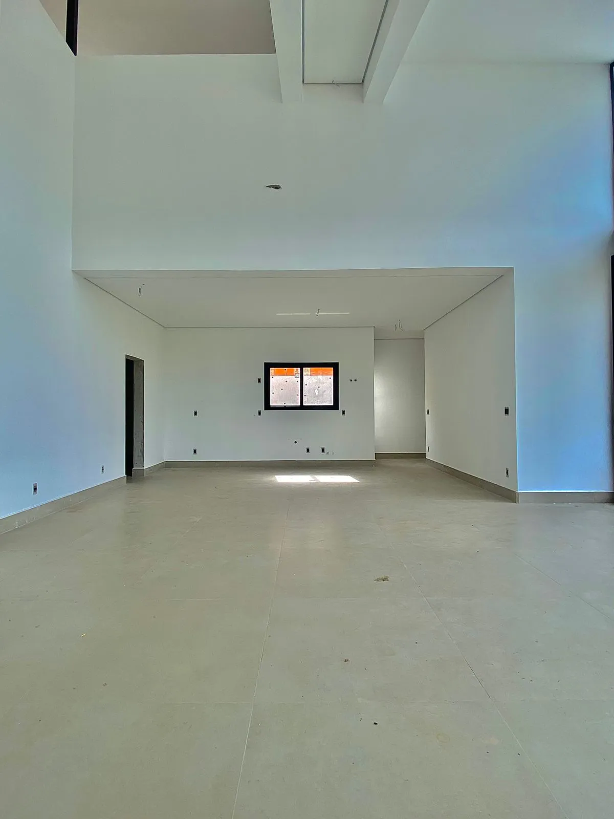 Casa de Alto Padrão à Venda com 3 suítes sendo 1 master e piscina com vista para área preservada, 256m² no Condomínio Renaissance em Sorocaba/SP