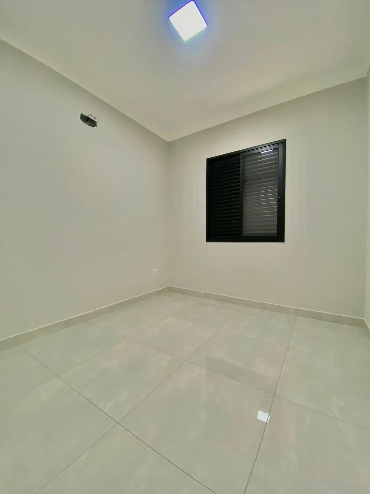 Casa Térrea de Alto Padrão à Venda com 3 suítes sendo 1 master e ampla área gourmet com piscina, 200m² no Condomínio Renaissance em Sorocaba/SP