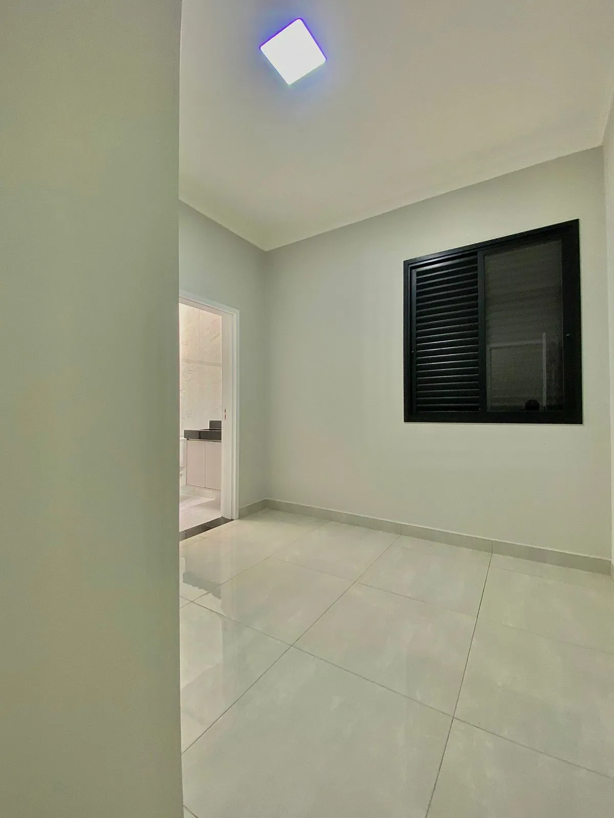 Casa Térrea de Alto Padrão à Venda com 3 suítes sendo 1 master e ampla área gourmet com piscina, 200m² no Condomínio Renaissance em Sorocaba/SP