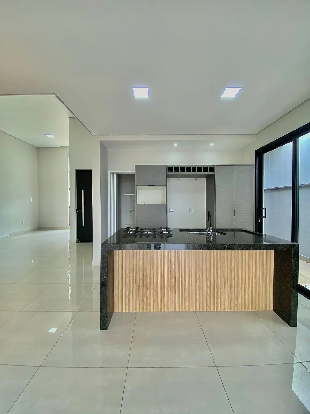 Casa Térrea de Alto Padrão à Venda com 3 suítes sendo 1 master e ampla área gourmet com piscina, 200m² no Condomínio Renaissance em Sorocaba/SP