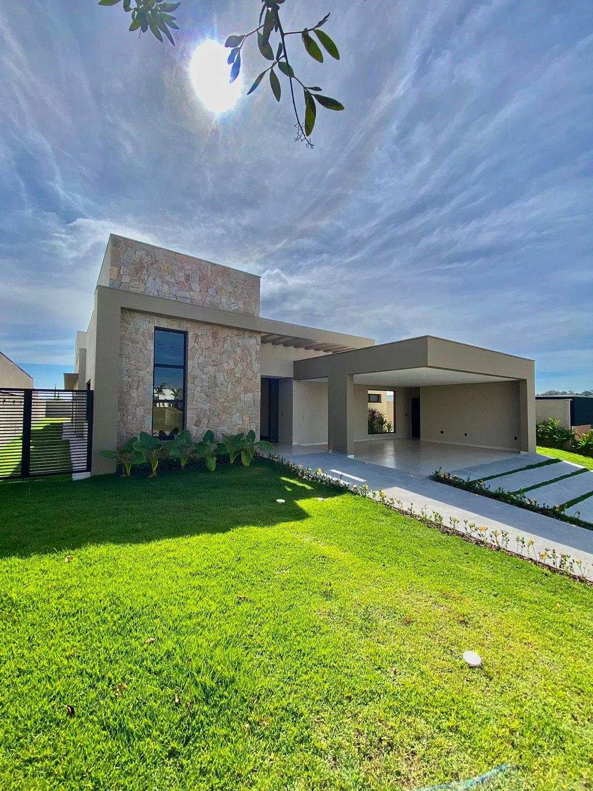 Casa Térrea à Venda com 3 suítes sendo 1 master com closet, área gourtmet com piscina e terraço, 403m² no Condomínio Fazenda Jequitibá em Sorocaba/SP