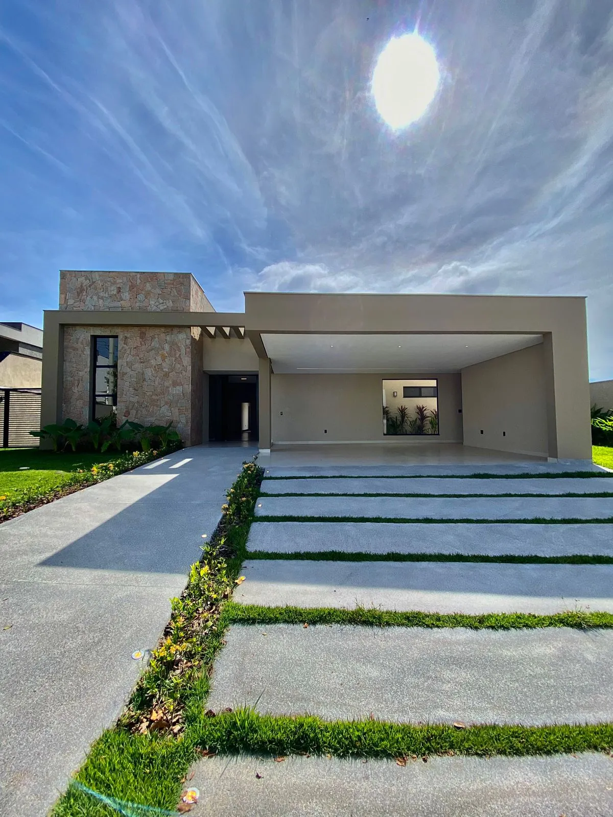 Casa Térrea à Venda com 3 suítes sendo 1 master com closet, área gourtmet com piscina e terraço, 403m² no Condomínio Fazenda Jequitibá em Sorocaba/SP