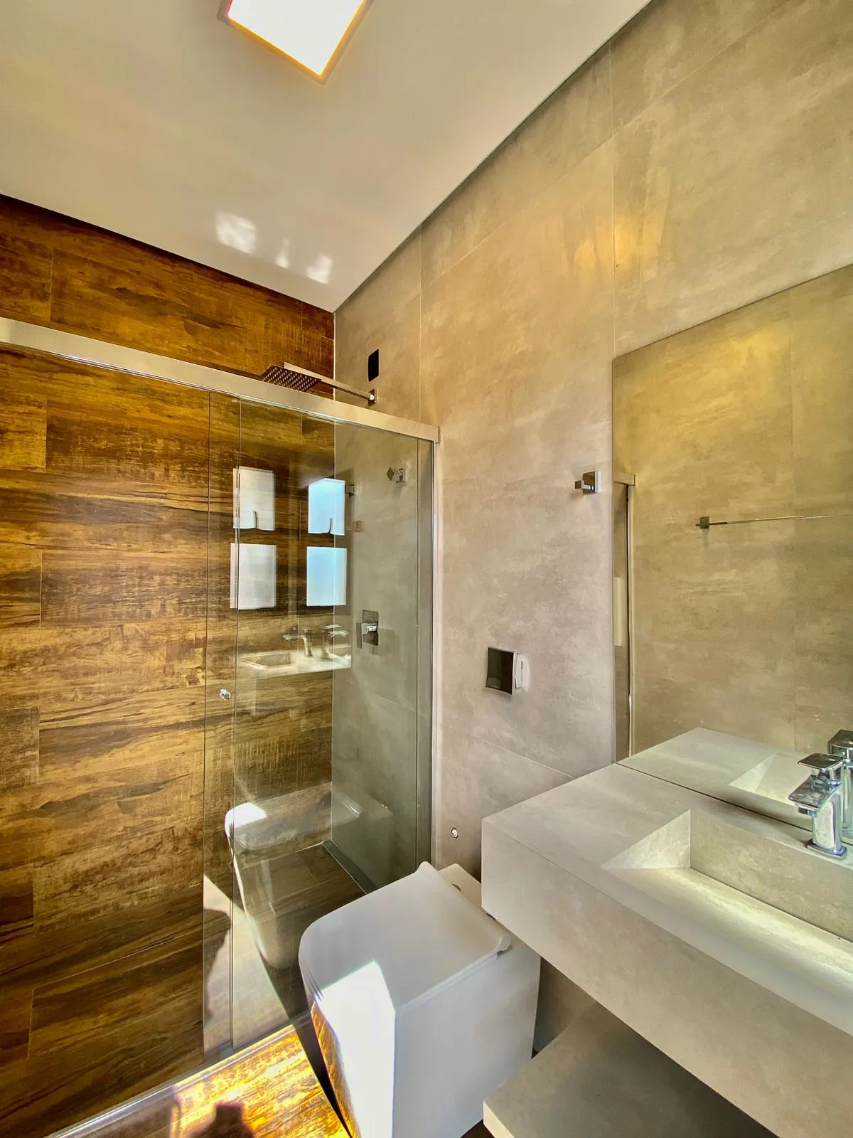 Casa Térrea à Venda com 3 suítes sendo 1 master com closet, área gourtmet com piscina e terraço, 403m² no Condomínio Fazenda Jequitibá em Sorocaba/SP