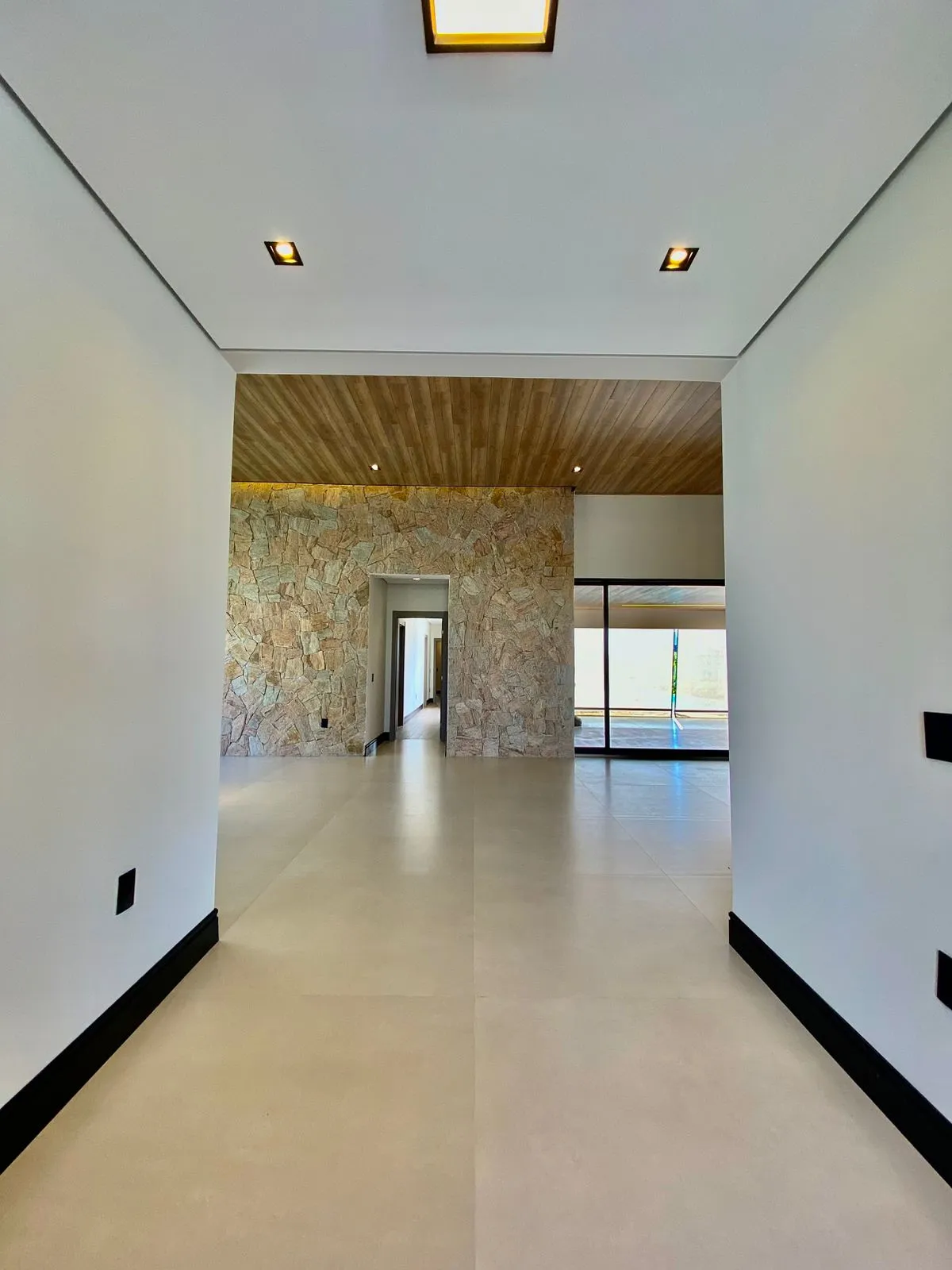 Casa Térrea à Venda com 3 suítes sendo 1 master com closet, área gourtmet com piscina e terraço, 403m² no Condomínio Fazenda Jequitibá em Sorocaba/SP