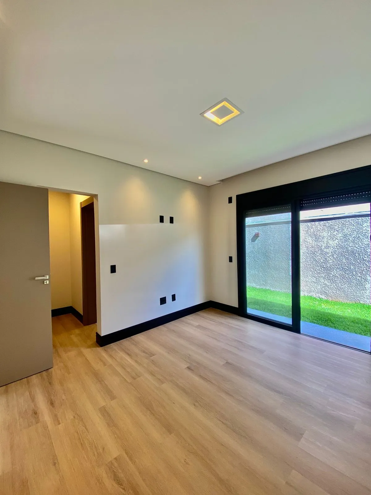 Casa Térrea à Venda com 3 suítes sendo 1 master com closet, área gourtmet com piscina e terraço, 403m² no Condomínio Fazenda Jequitibá em Sorocaba/SP