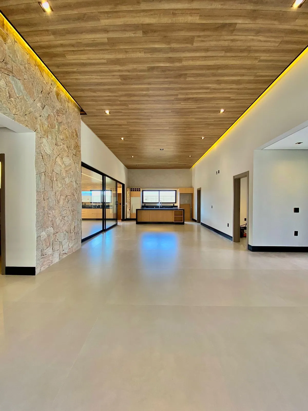 Casa Térrea à Venda com 3 suítes sendo 1 master com closet, área gourtmet com piscina e terraço, 403m² no Condomínio Fazenda Jequitibá em Sorocaba/SP