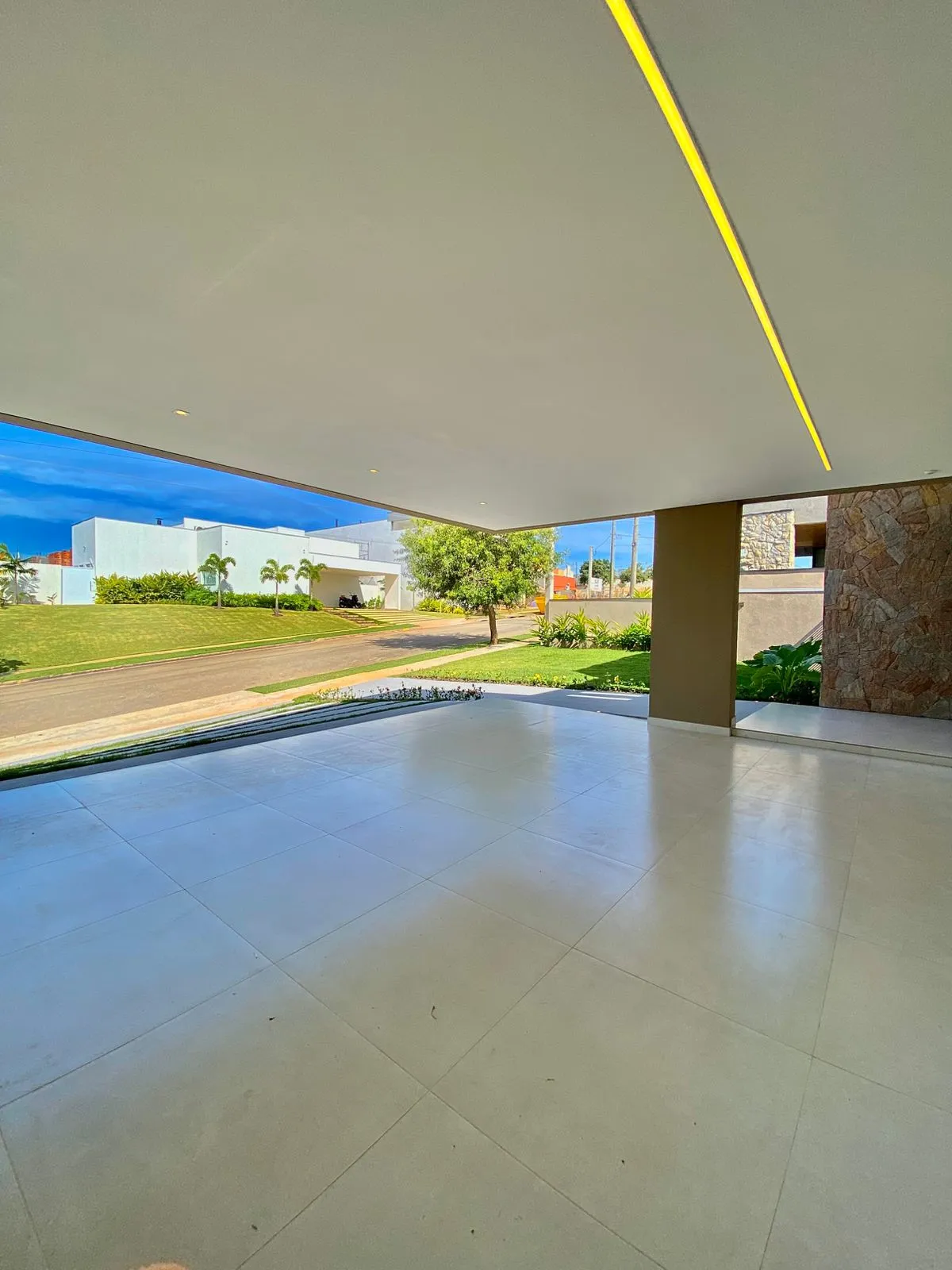 Casa Térrea à Venda com 3 suítes sendo 1 master com closet, área gourtmet com piscina e terraço, 403m² no Condomínio Fazenda Jequitibá em Sorocaba/SP