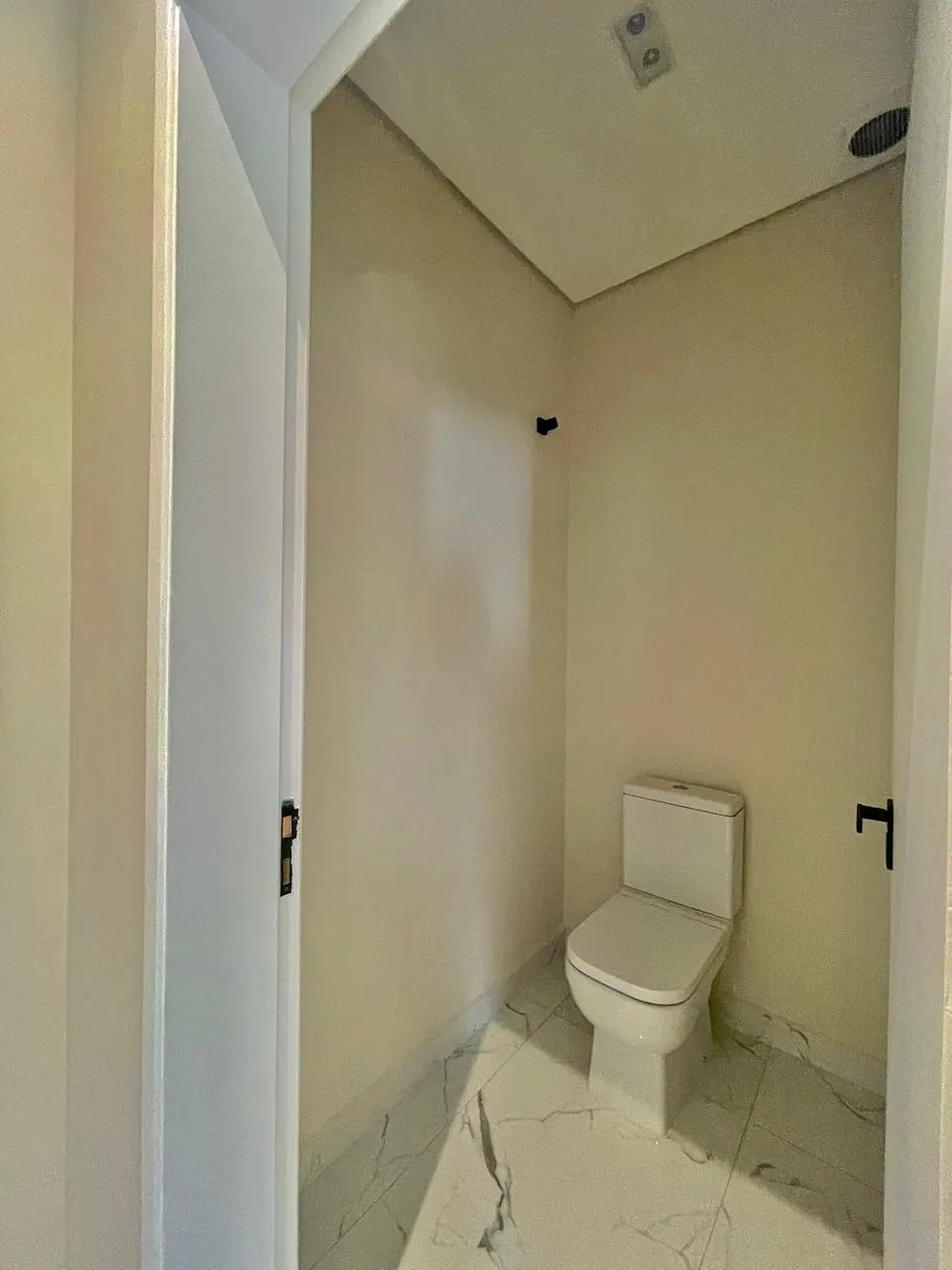 Sobrado à Venda com 3 suítes sendo 1 master, escritório e vista privilegiada, 306m² no Condomínio Cyrela Landscape em Votorantim/SP