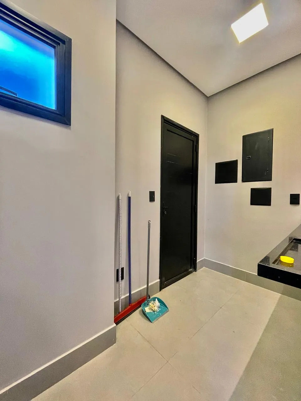 Sobrado à Venda Mobiliada com 3 suítes sendo 1 master com closet, escritório e área gourmet com piscina, 313m² no Condomínio Alphaville Nova Esplanada 4 em Votorantim/SP