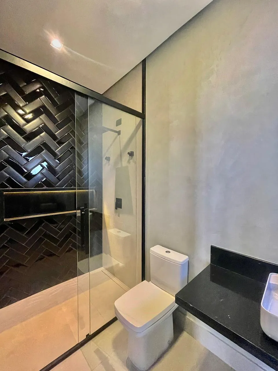 Sobrado à Venda Mobiliada com 3 suítes sendo 1 master com closet, escritório e área gourmet com piscina, 313m² no Condomínio Alphaville Nova Esplanada 4 em Votorantim/SP
