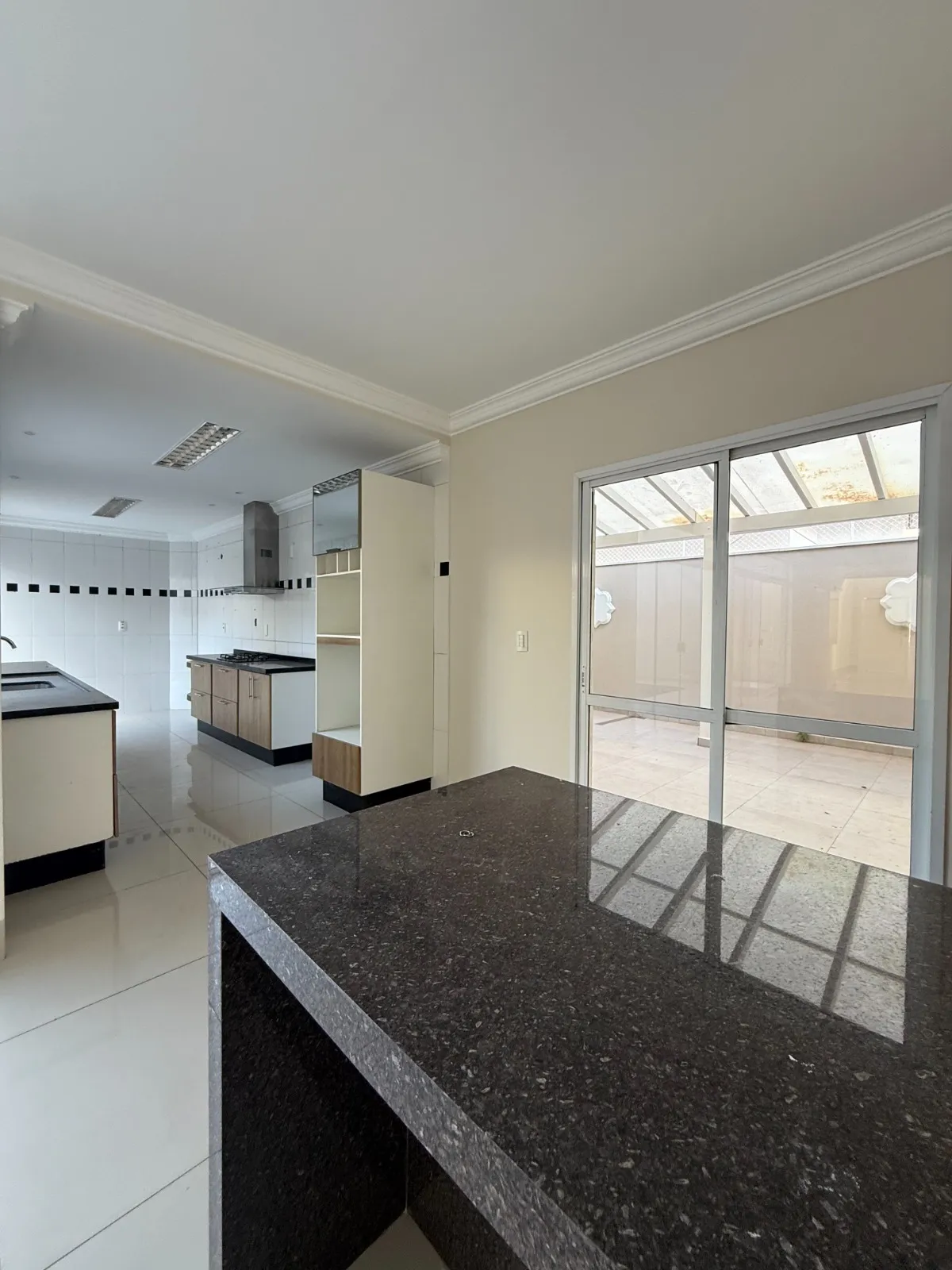 Sobrado à Venda com 3 suítes sendo 1 master e ampla área gourmet com piscina, 256m² no Condomínio Belvedere 2 em Votorantim/SP