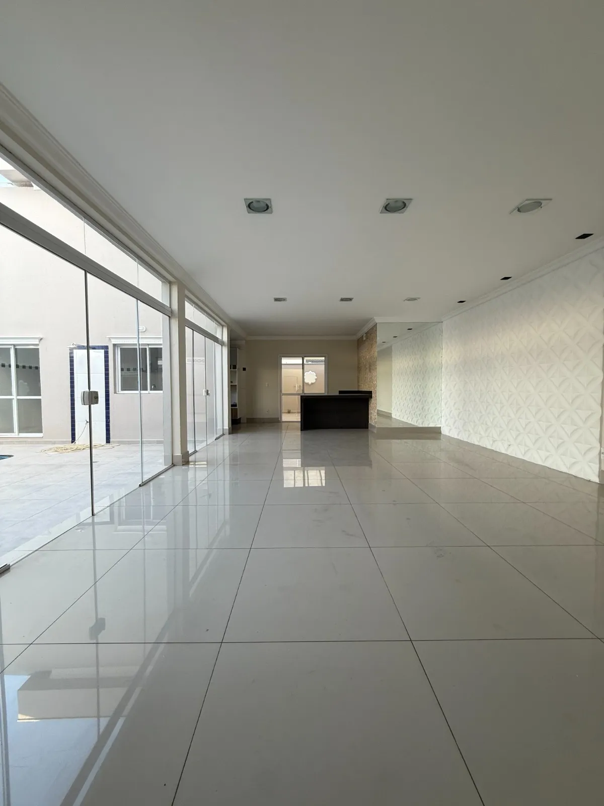 Sobrado à Venda com 3 suítes sendo 1 master e ampla área gourmet com piscina, 256m² no Condomínio Belvedere 2 em Votorantim/SP