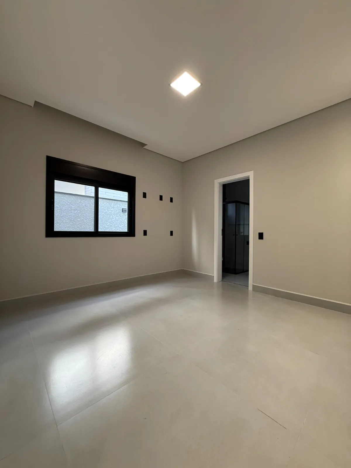 Casa Térrea à Venda com 4 suítes, escritório e ampla área gourmet com piscina, 245m² no Condomínio Alphaville Nova Esplanada 3 em Votorantim/SP