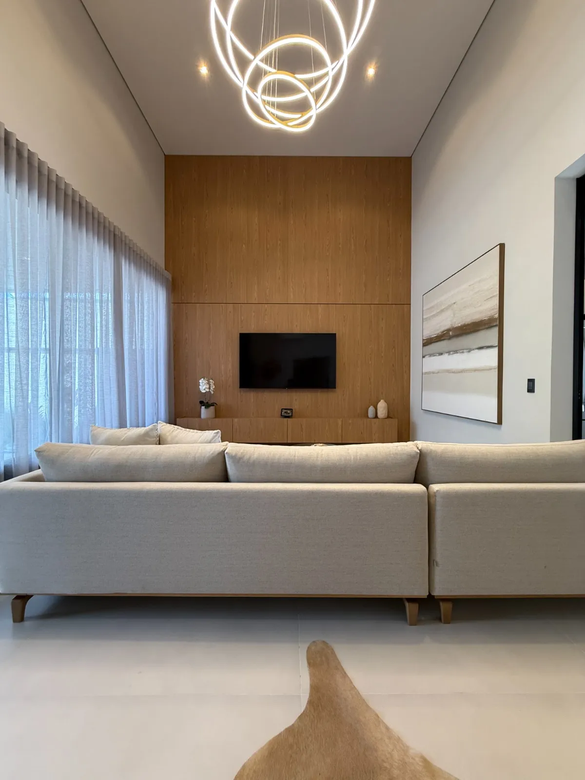 Casa Térrea Mobiliada à Venda com 4 suítes sendo 1 master e ampla área gourmet com piscina, 250m² no Condomínio Alphaville Nova Esplanada 3 em Votorantim/SP
