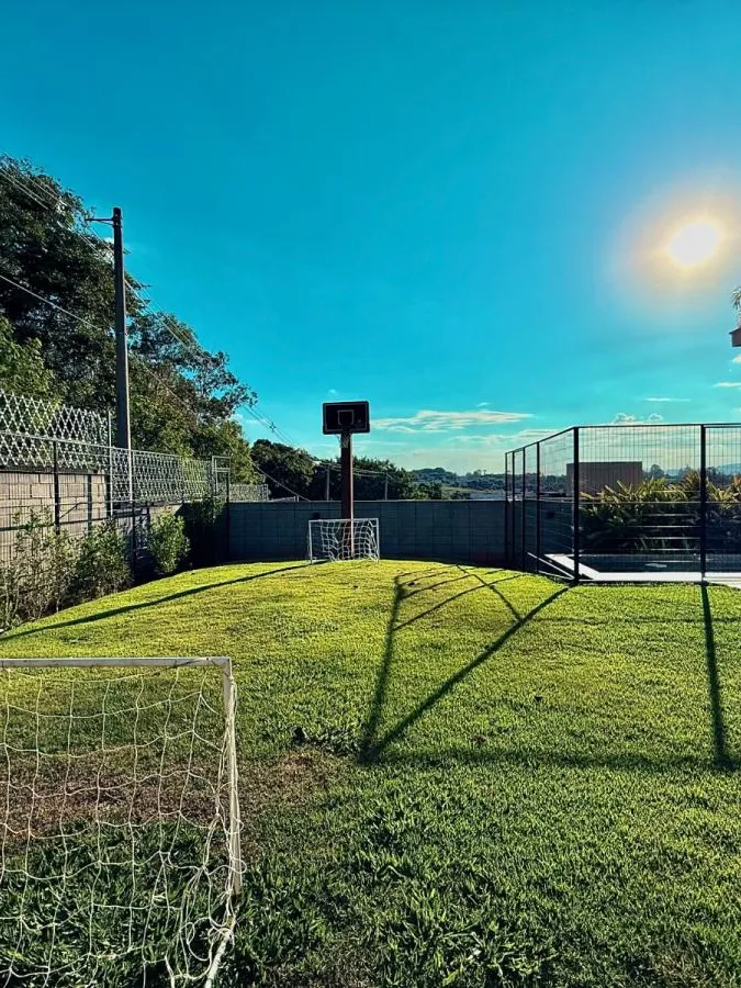 Casa Térrea à Venda com 5 suítes sendo 1 master, sala de tv e área gourmet com piscina, 460m² de área construída em um terreno de 1000m² no Condomínio Saint Patrick em Sorocaba/SP