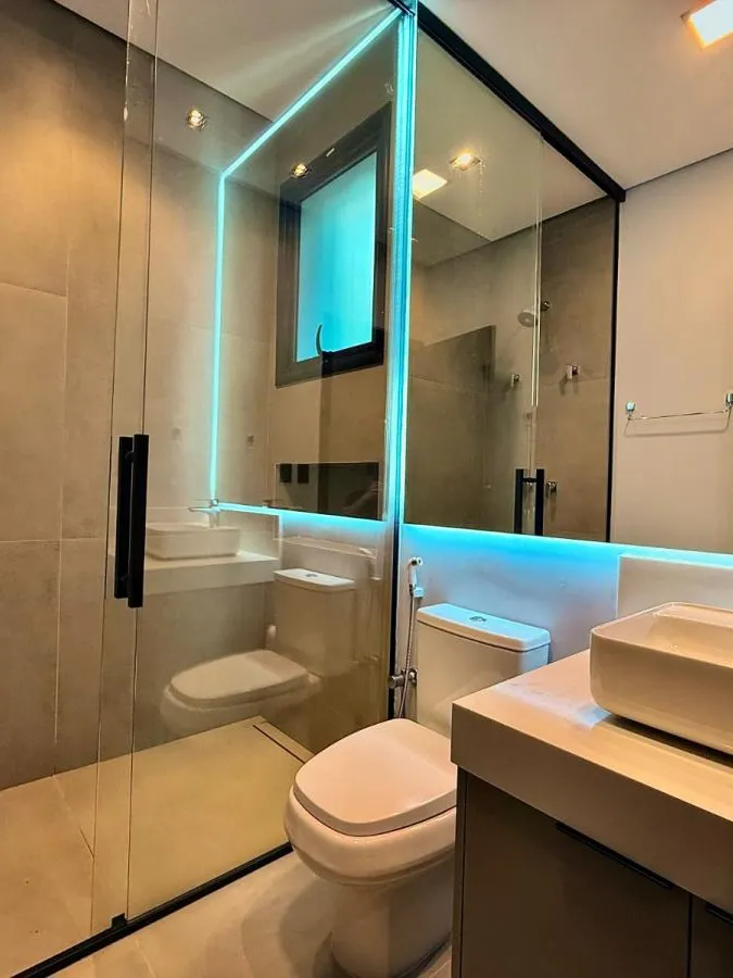 Casa Térrea à Venda com 5 suítes sendo 1 master, sala de tv e área gourmet com piscina, 460m² de área construída em um terreno de 1000m² no Condomínio Saint Patrick em Sorocaba/SP