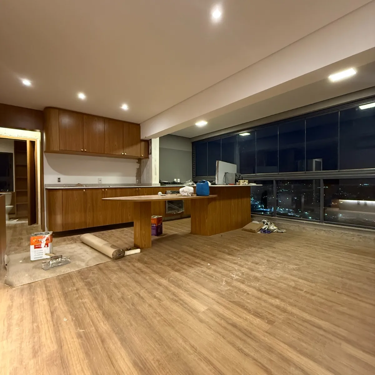 Apartamento à Venda com 2 suítes e ampla varanda gourmet integrada com vista livre, 78m² no Condomínio Alameda JK em Votorantim/SP