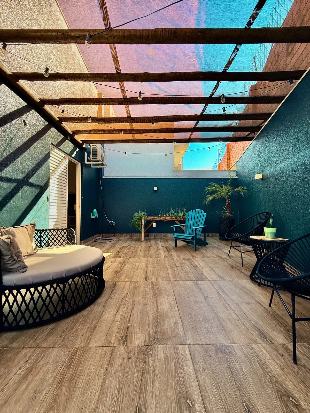 Sobrado à Venda Mobiliado com 3 dormitórios sendo 1 suíte master e área gourmet, 130m² em um terreno de 175m² no Condomínio Golden Park Residence 2 em Sorocaba/SP