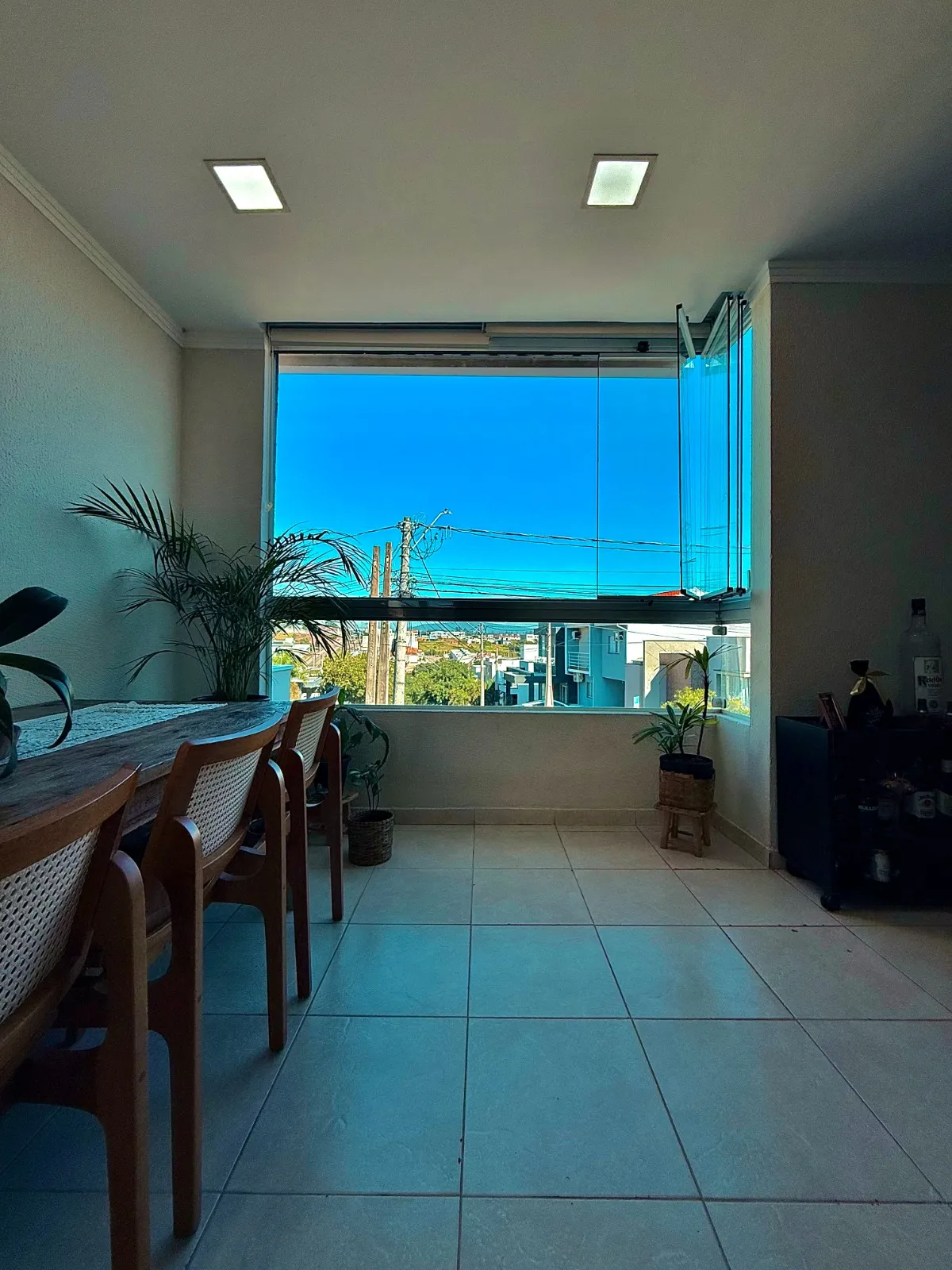 Sobrado à Venda Mobiliado com 3 dormitórios sendo 1 suíte master e área gourmet, 130m² em um terreno de 175m² no Condomínio Golden Park Residence 2 em Sorocaba/SP