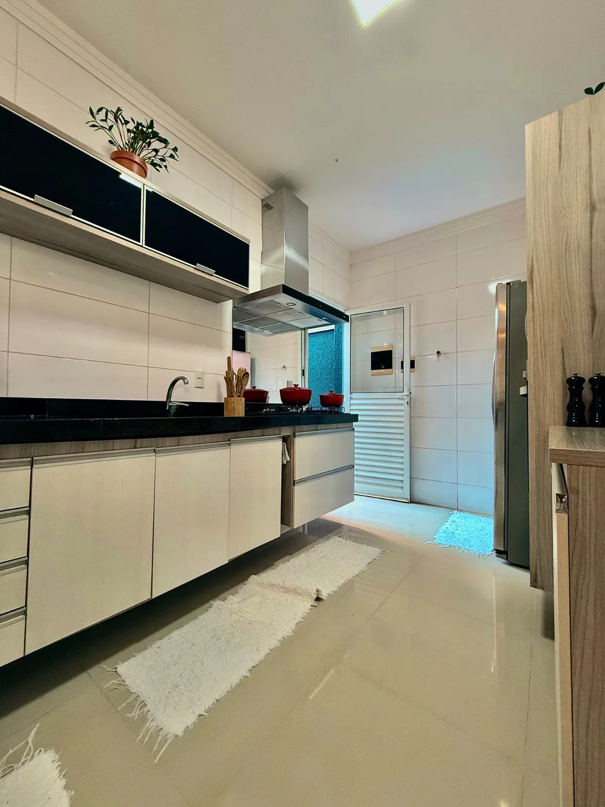 Sobrado à Venda Mobiliado com 3 dormitórios sendo 1 suíte master e área gourmet, 130m² em um terreno de 175m² no Condomínio Golden Park Residence 2 em Sorocaba/SP