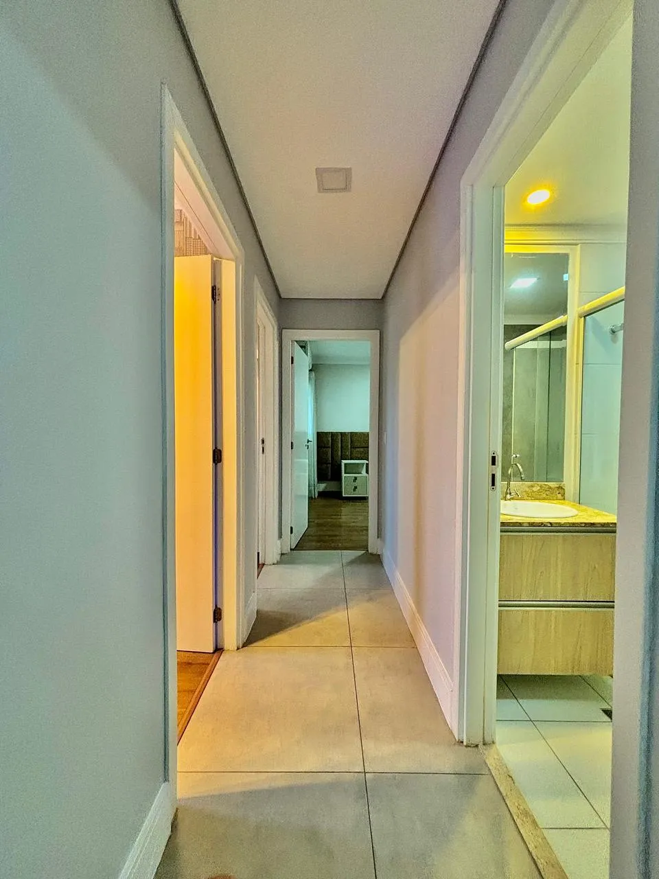 Apartamento à Venda com 3 dormitórios sendo 1 suíte, área social integrada e móveis planejados, 80m² no Condomínio Nature Residencial Clube