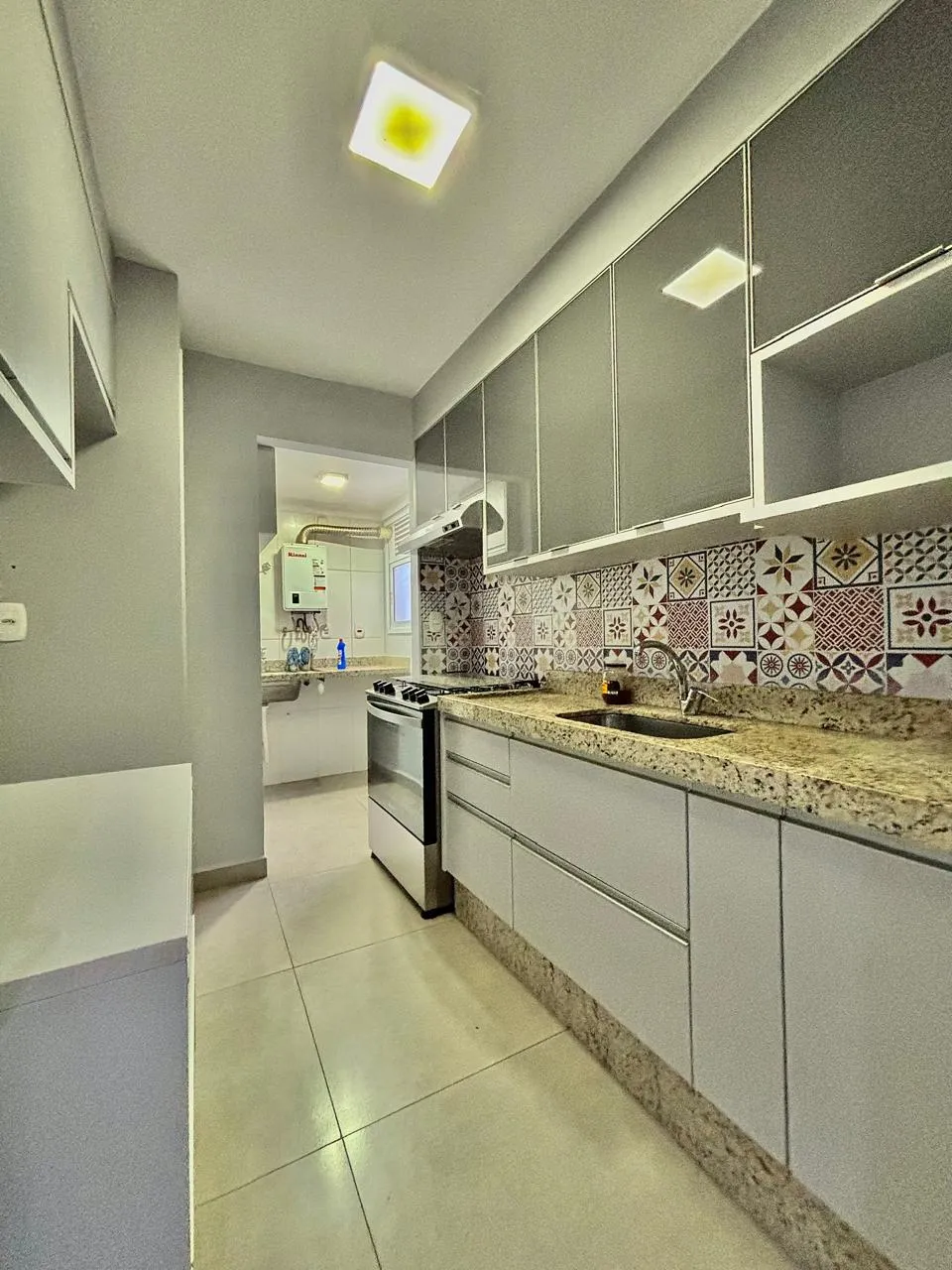 Apartamento à Venda com 3 dormitórios sendo 1 suíte, área social integrada e móveis planejados, 80m² no Condomínio Nature Residencial Clube