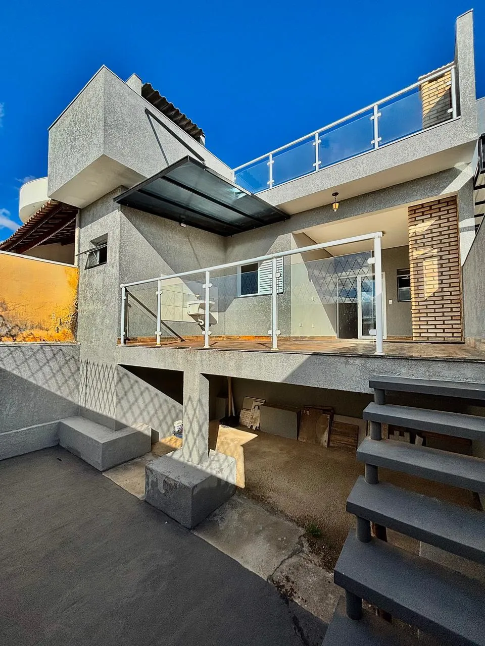 Casa Assobradada à Venda com 3 dormitórios sendo 1 suíte e ampla área gourmet, 118m² em um terreno de 185m² no Condomínio Golden Park Residence 2 em Sorocaba/SP