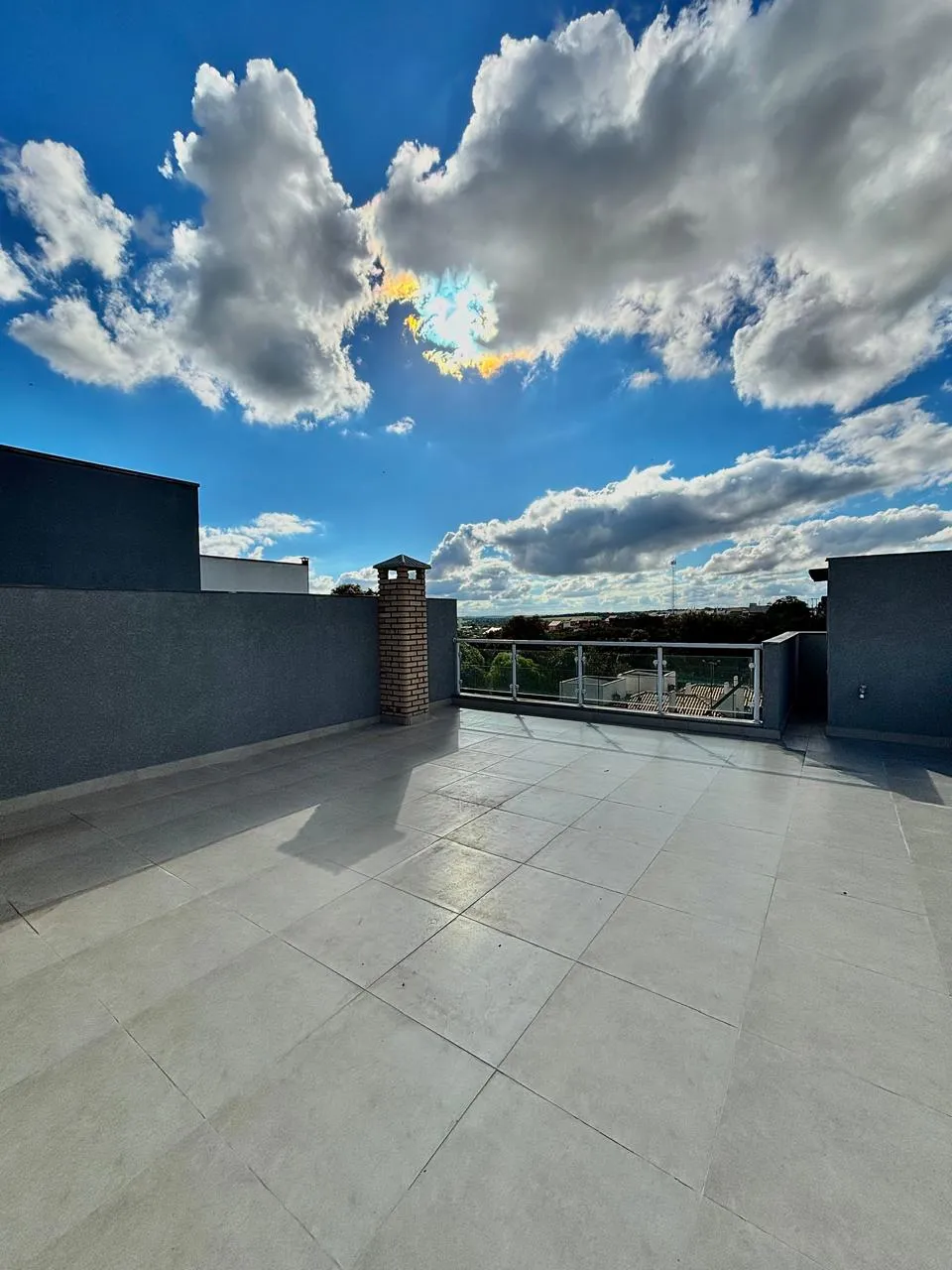 Casa Assobradada à Venda com 3 dormitórios sendo 1 suíte e ampla área gourmet, 118m² em um terreno de 185m² no Condomínio Golden Park Residence 2 em Sorocaba/SP