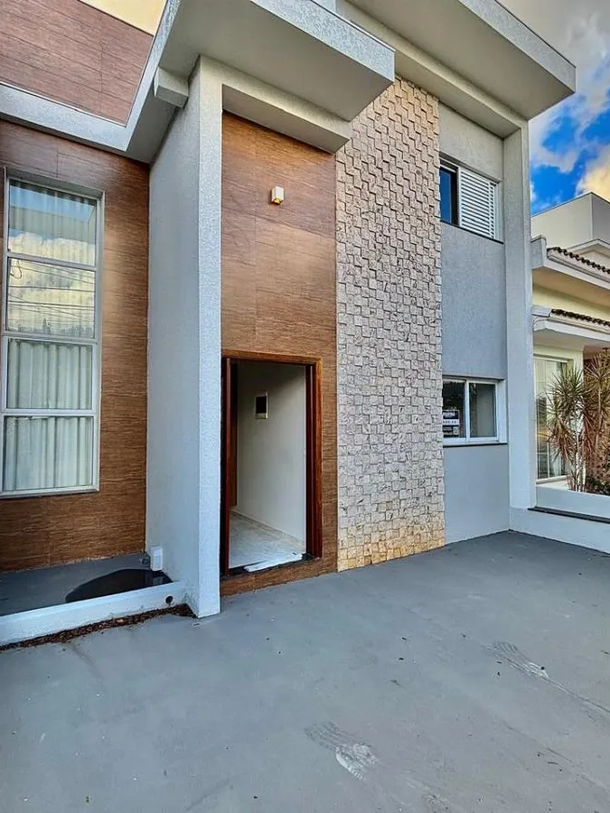 Casa Assobradada à Venda com 3 dormitórios sendo 1 suíte e ampla área gourmet, 118m² em um terreno de 185m² no Condomínio Golden Park Residence 2 em Sorocaba/SP