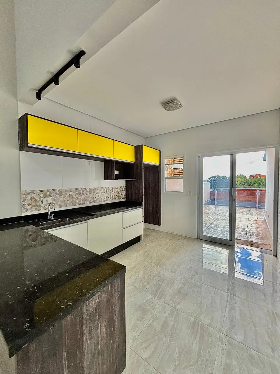 Casa Assobradada à Venda com 3 dormitórios sendo 1 suíte e ampla área gourmet, 118m² em um terreno de 185m² no Condomínio Golden Park Residence 2 em Sorocaba/SP