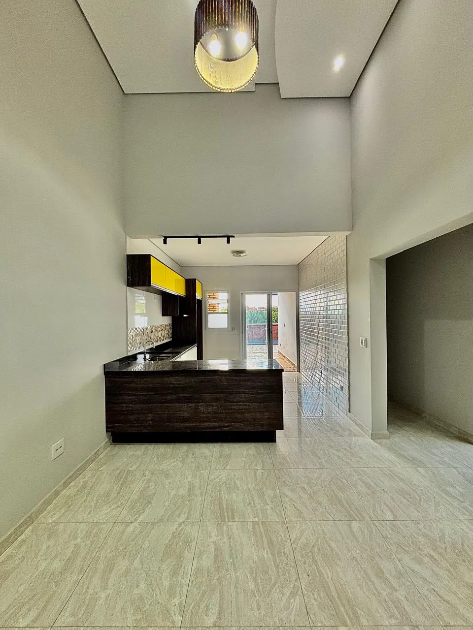 Casa Assobradada à Venda com 3 dormitórios sendo 1 suíte e ampla área gourmet, 118m² em um terreno de 185m² no Condomínio Golden Park Residence 2 em Sorocaba/SP