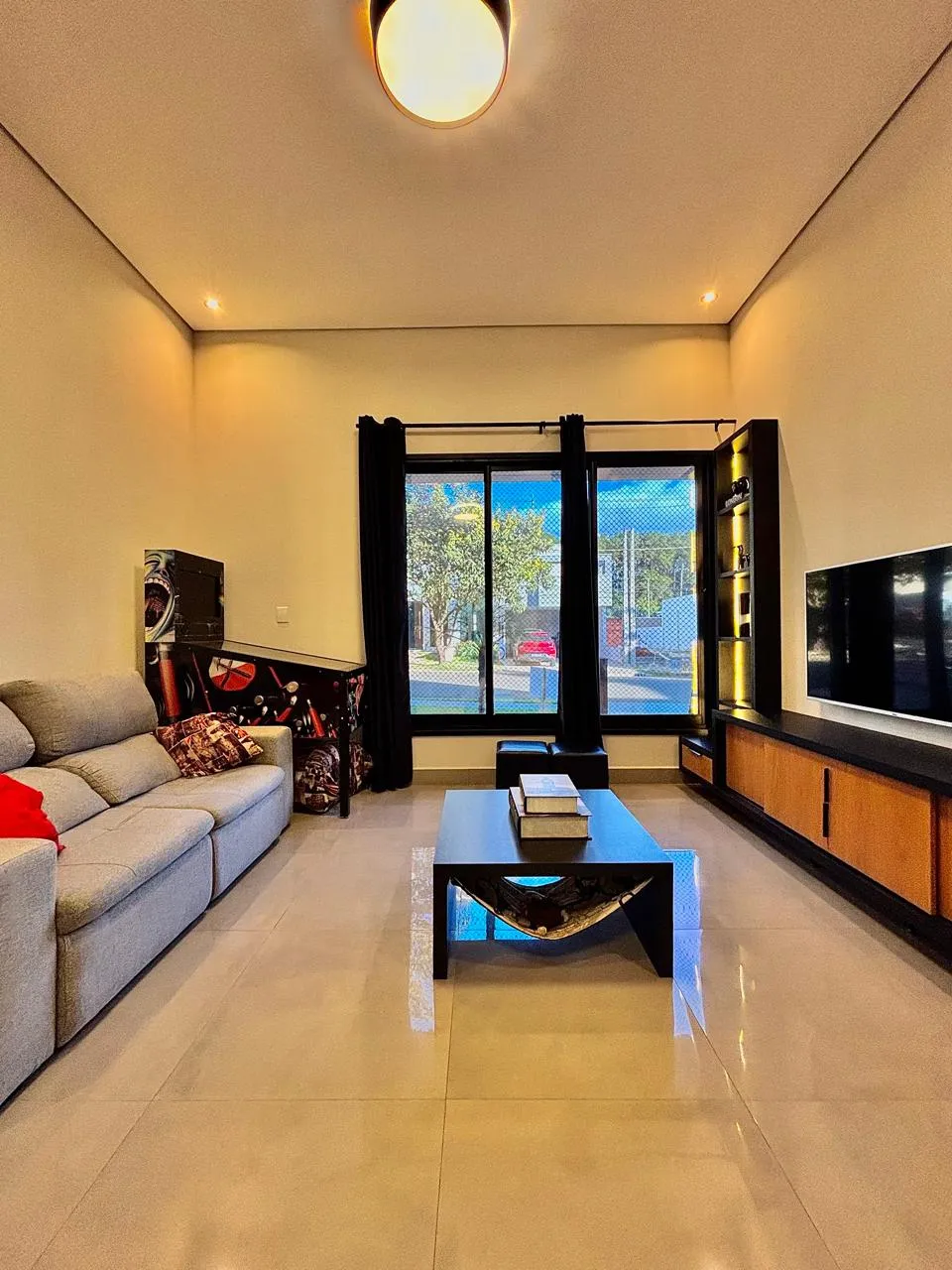 Casa Térrea Mobiliada à Venda com 3 amplos dormitórios sendo 1 suíte e área gourmet com churrasqueira, 137m² em um terreno de 200m² no Condomínio Reserva Ipanema em Sorocaba/SP