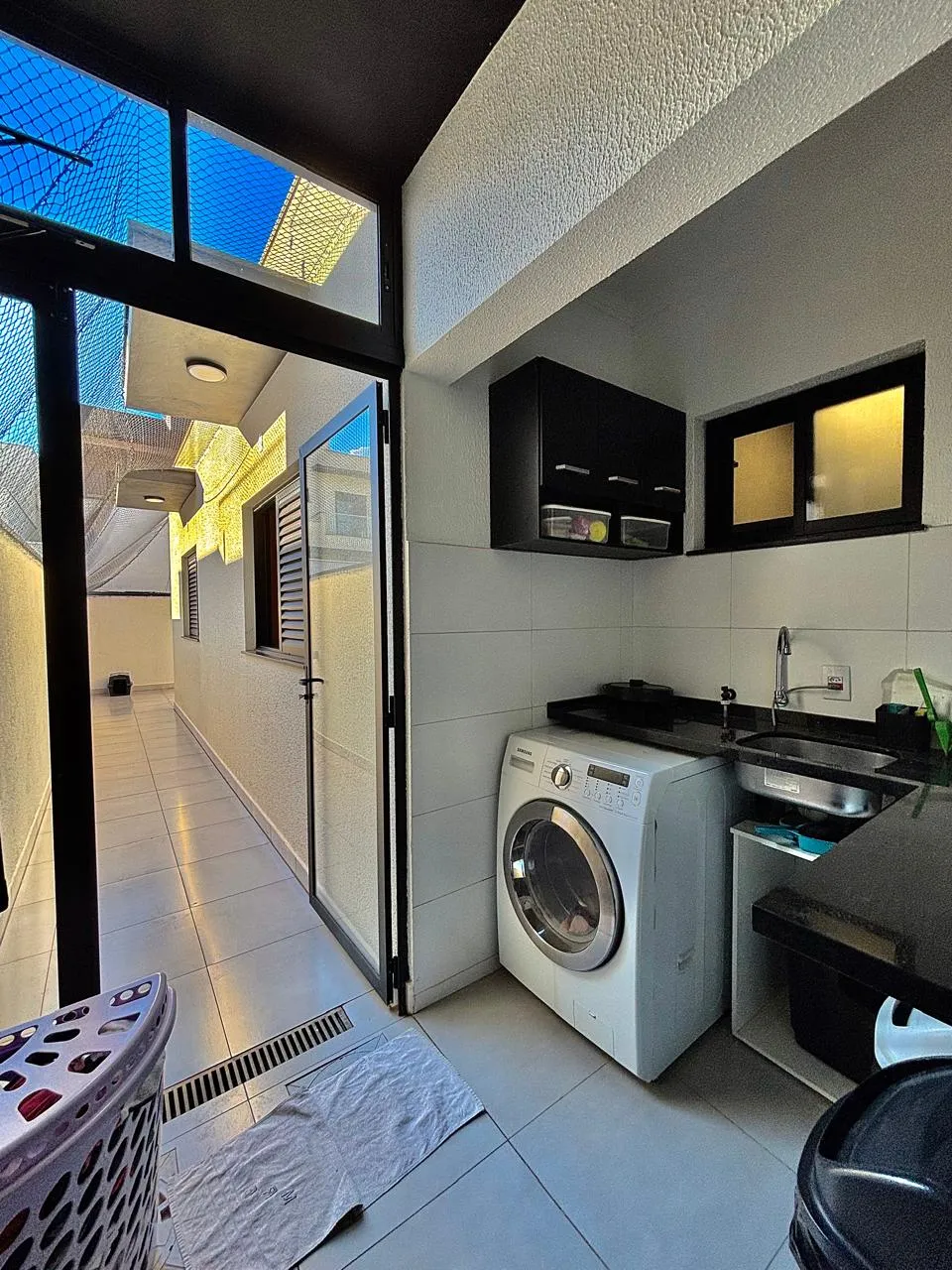 Casa Térrea Mobiliada à Venda com 3 amplos dormitórios sendo 1 suíte e área gourmet com churrasqueira, 137m² em um terreno de 200m² no Condomínio Reserva Ipanema em Sorocaba/SP